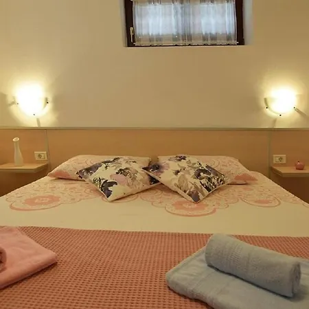Apartmani Sole Pjescana Uvala Exterior photo
