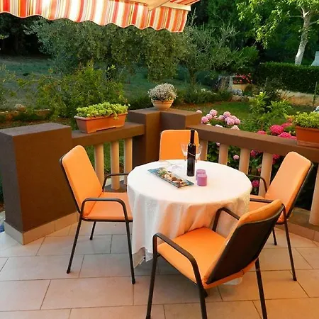 Apartmani Sole Pjescana Uvala Exterior photo