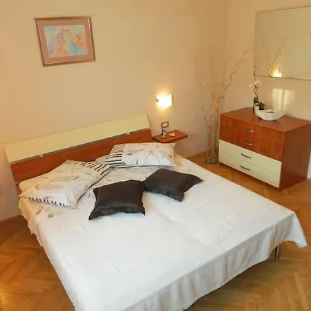 Apartmani Sole Pjescana Uvala Exterior photo